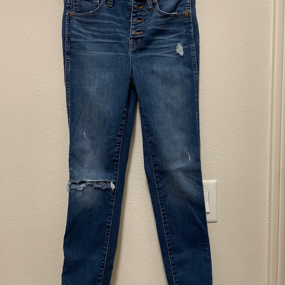 Madewell 10” high rise skinny stressed button up size 25 button up
Stretchy - Picture 4 of 6